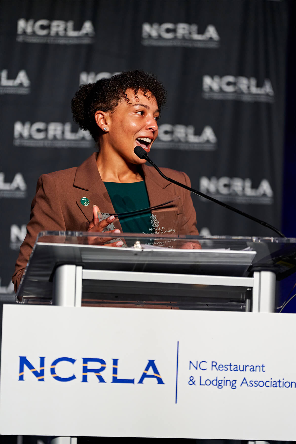 Porcha Overbey speaks after receiving the NCRLA Lodging Employee of the Year Award.<br>(Photo by Matt Ramey Photography)