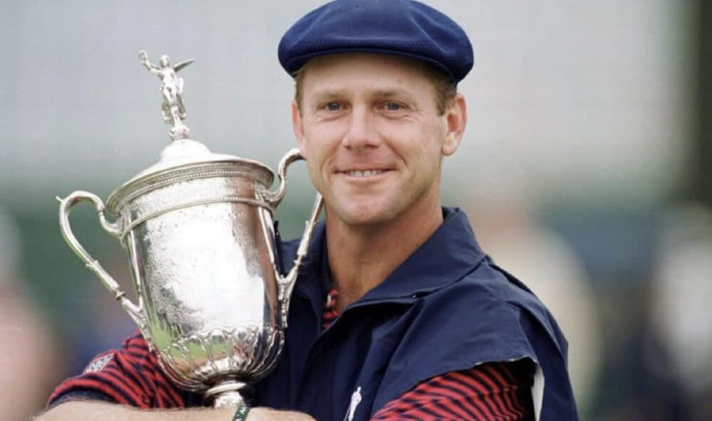 Payne Stewart holding the U.S. Open trophy after his win at the 1999 U.S. Open at Pinehurst Resort