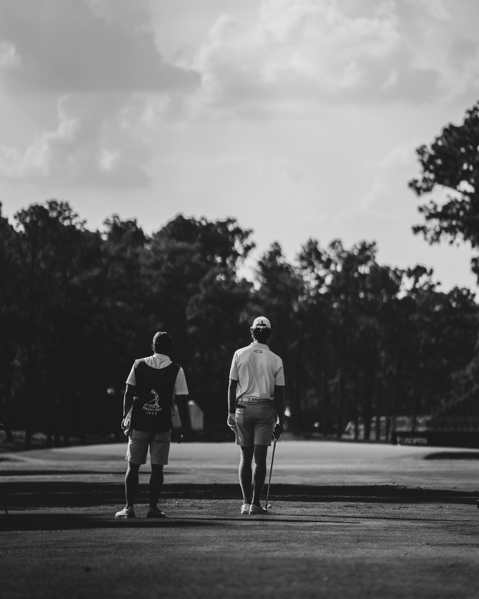 Jackson Van Paris and his caddie view the 15th hole of Pinehurst No. 2.